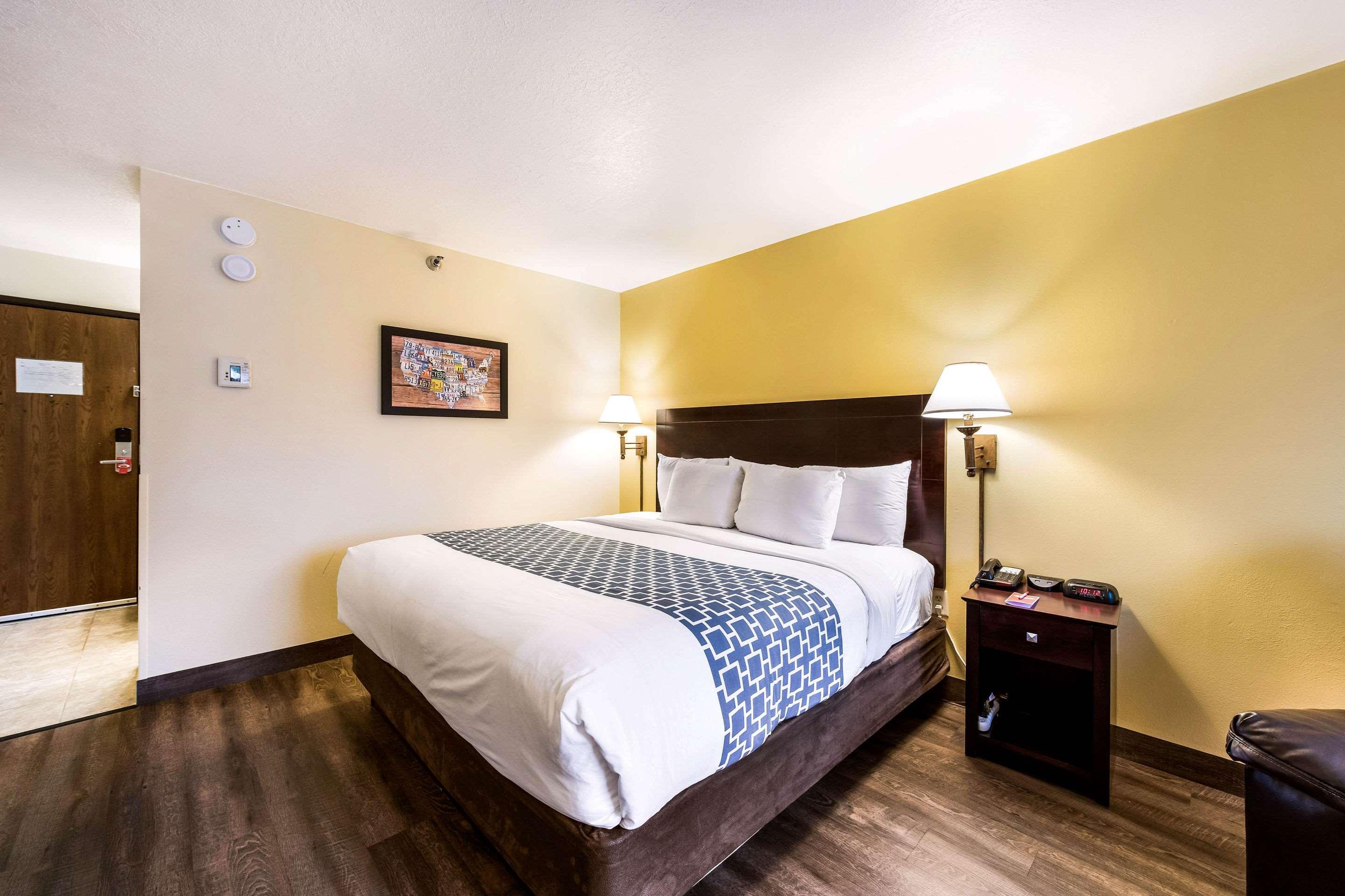 Econo Lodge Mayo Clinic Area Рочестър Екстериор снимка